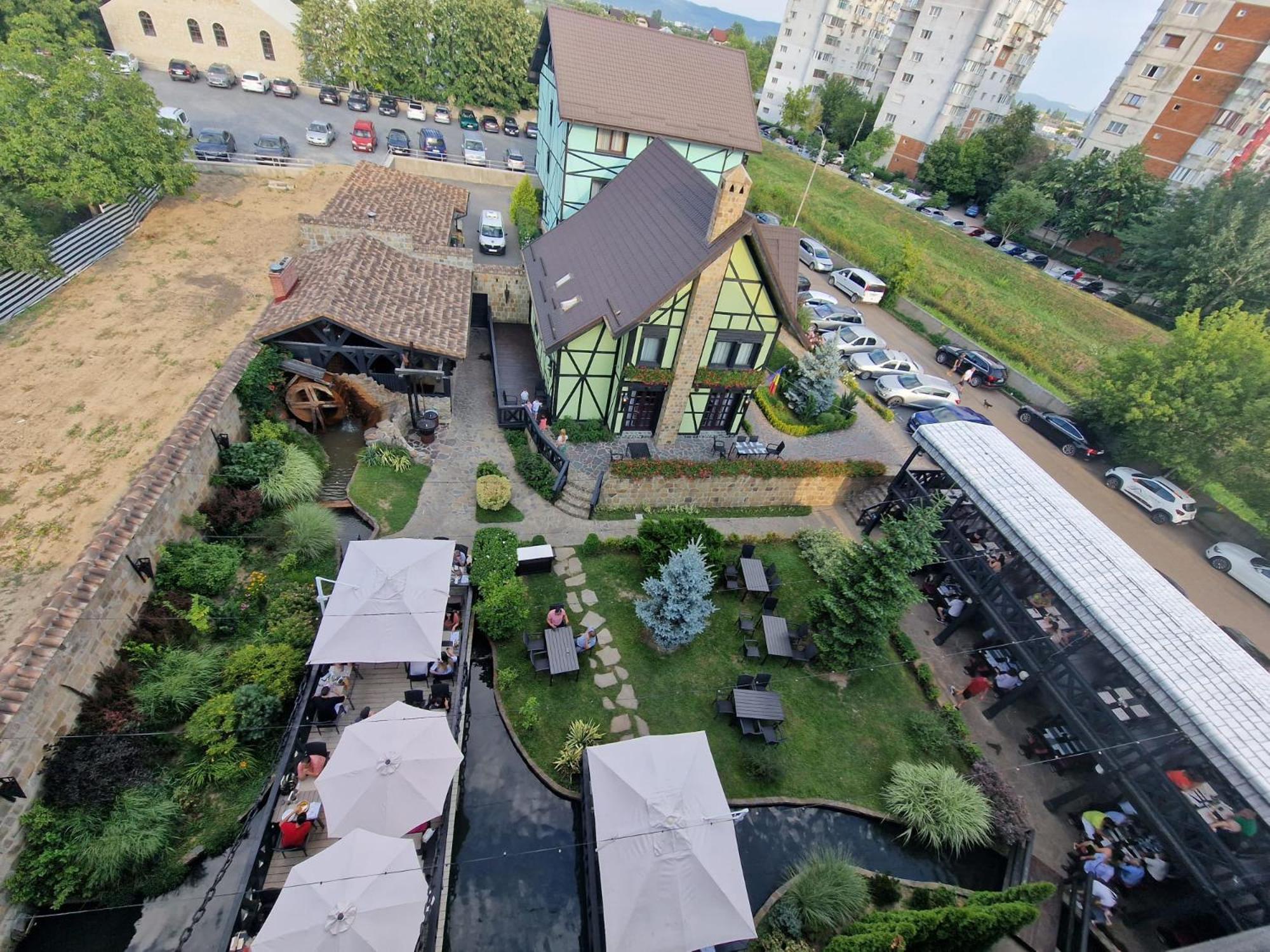 Podu' Cu Lanturi Hotel Bacau Exterior photo