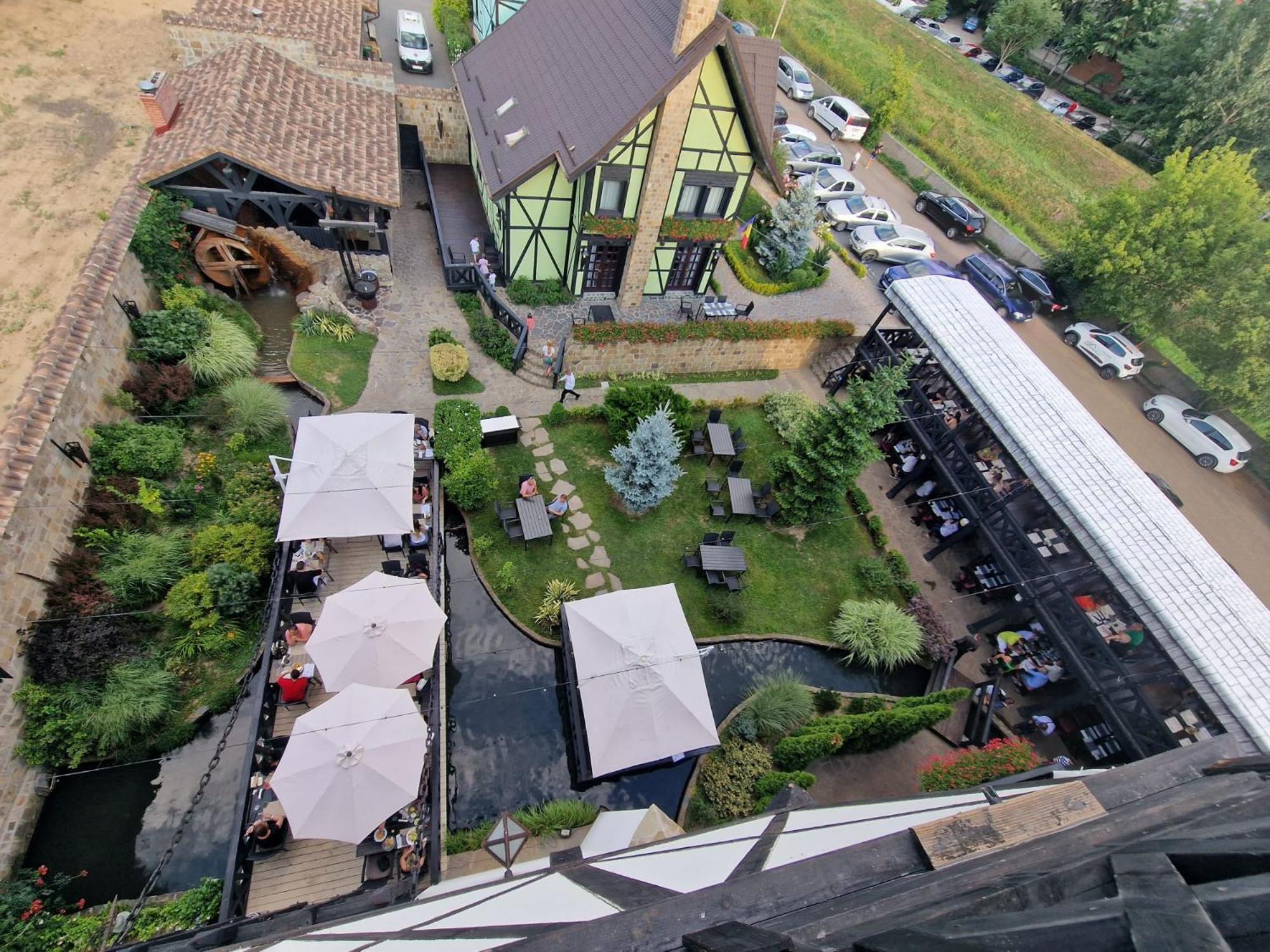 Podu' Cu Lanturi Hotel Bacau Exterior photo