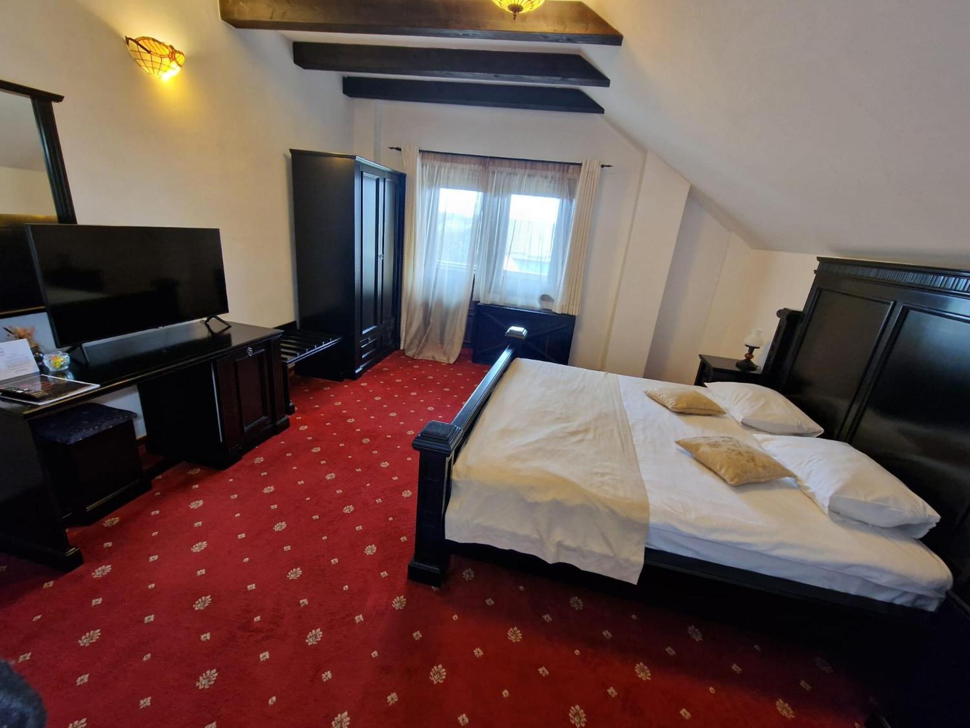 Podu' Cu Lanturi Hotel Bacau Exterior photo