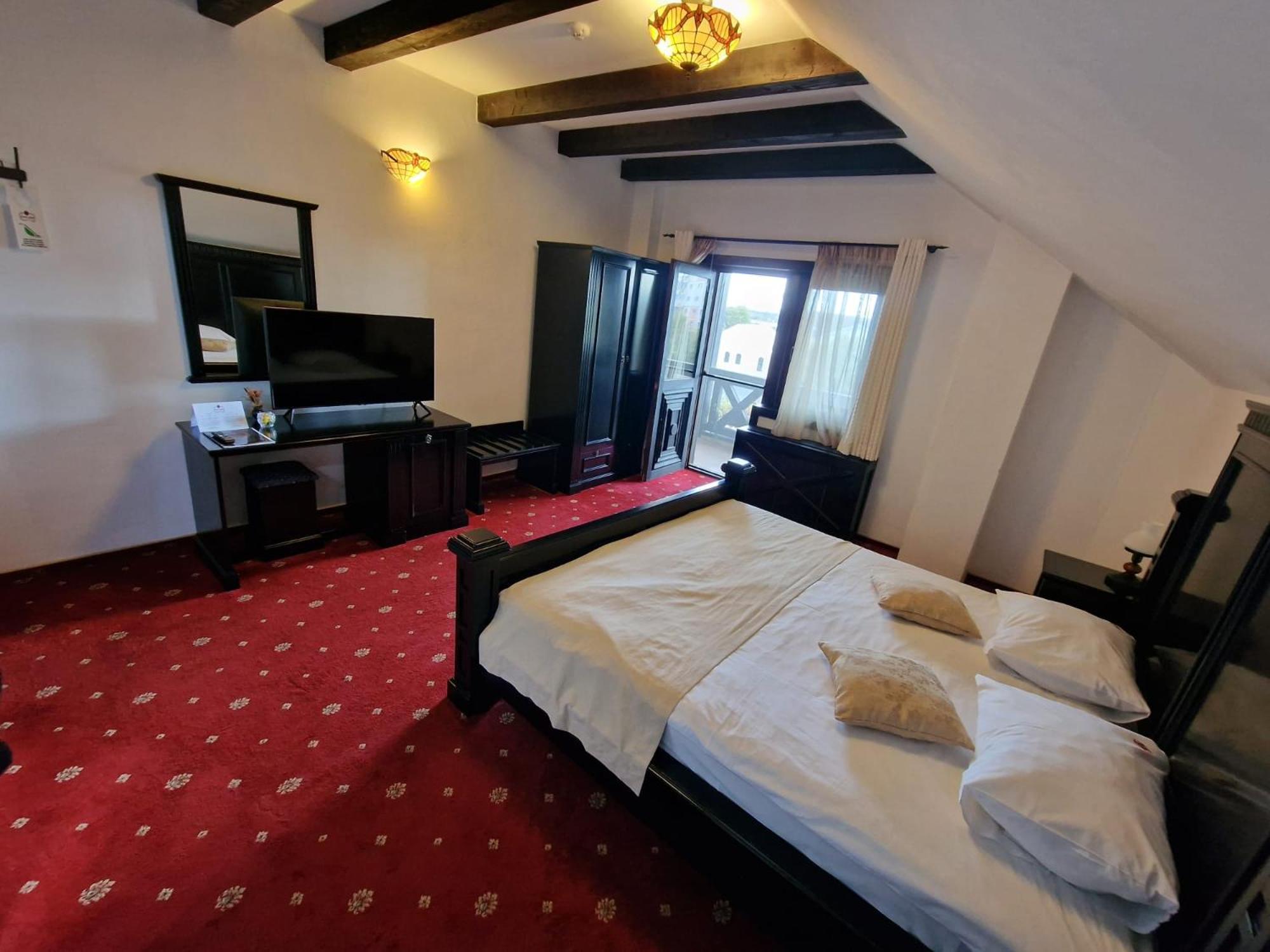 Podu' Cu Lanturi Hotel Bacau Exterior photo