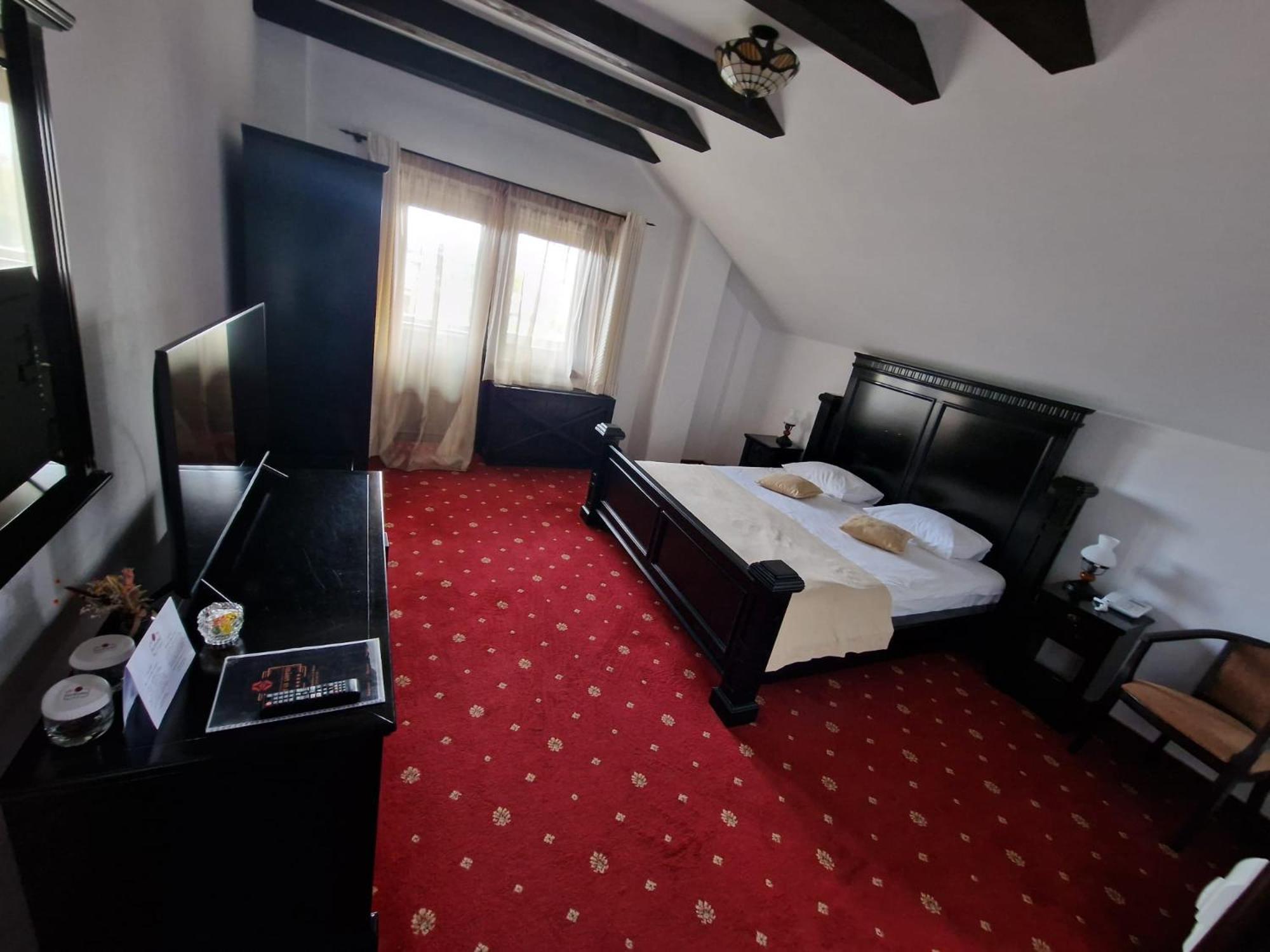 Podu' Cu Lanturi Hotel Bacau Exterior photo