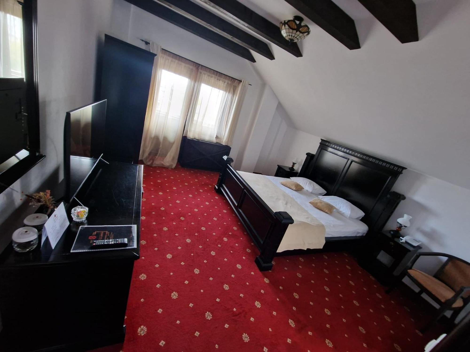 Podu' Cu Lanturi Hotel Bacau Exterior photo
