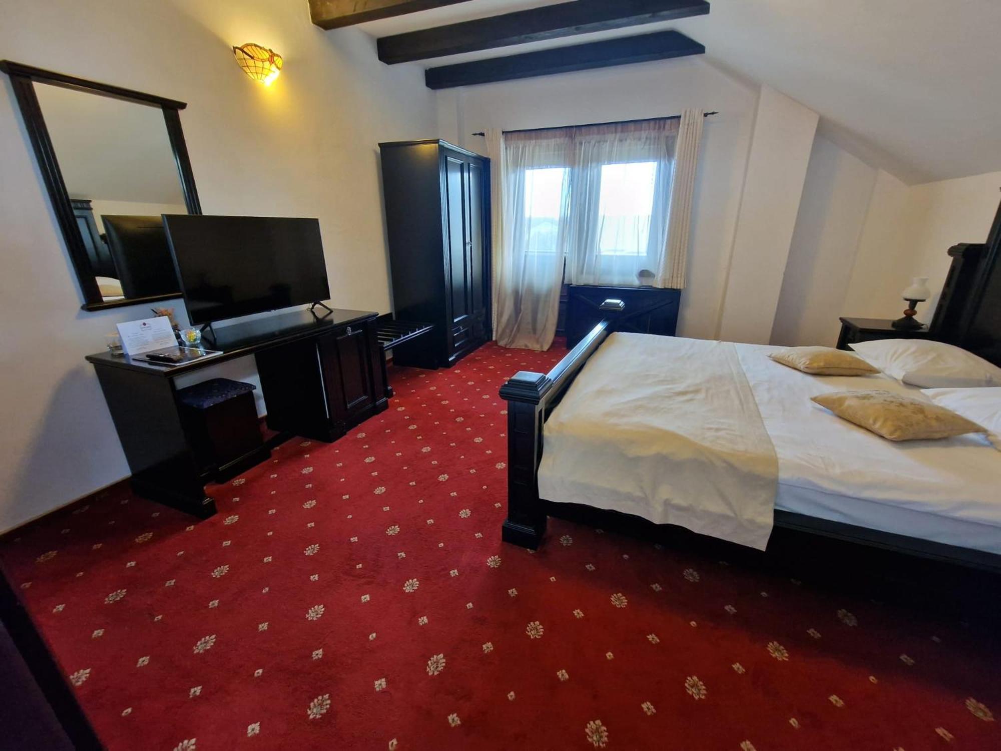 Podu' Cu Lanturi Hotel Bacau Exterior photo